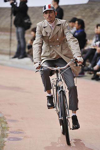 Moncler Gamme Bleu / - 2011